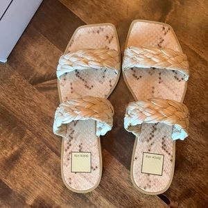 Indy sandals. Natural Raffia